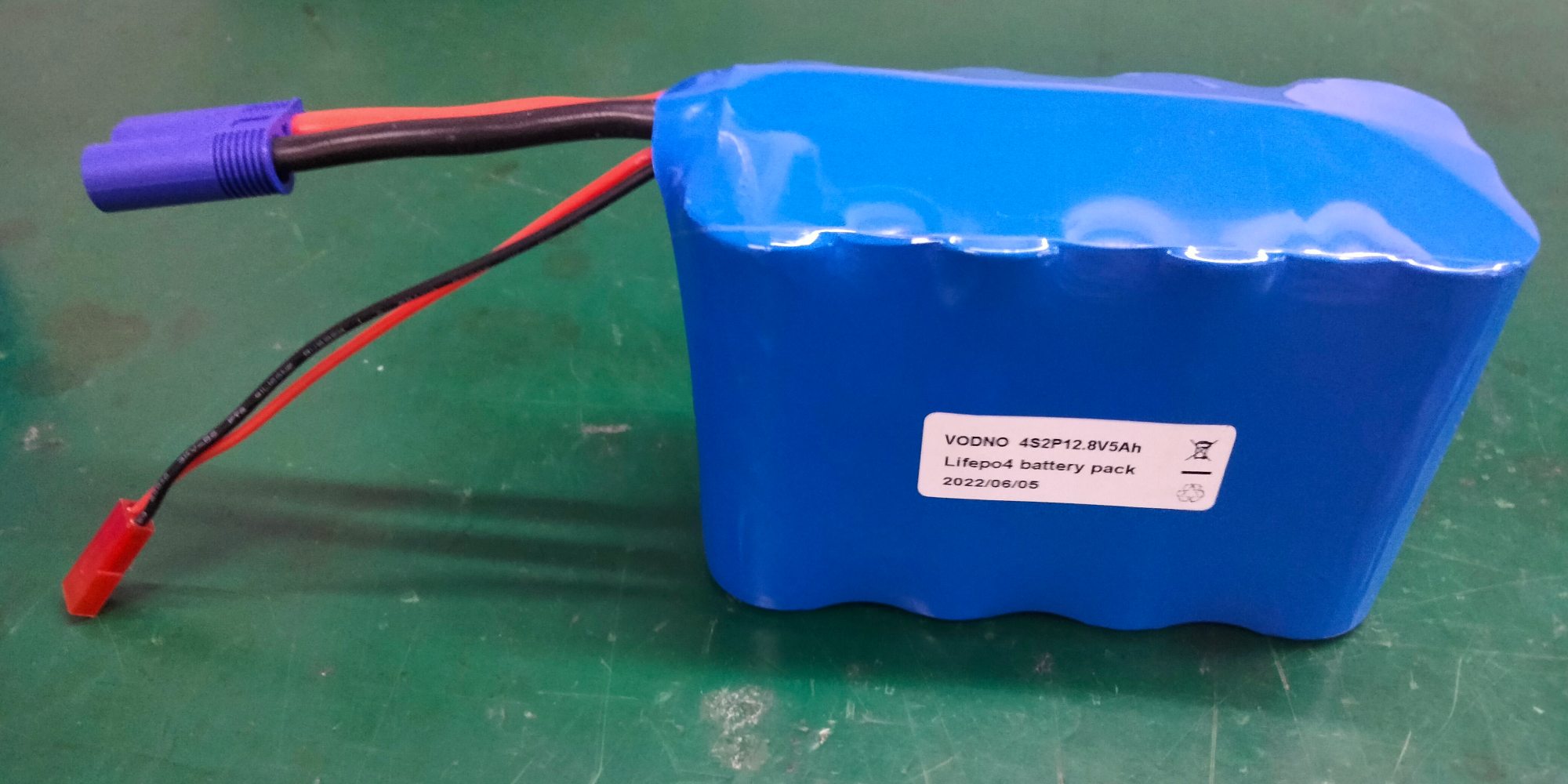 LiFePO4 onboard starter battery for motorcycles and engine-powered mopeds